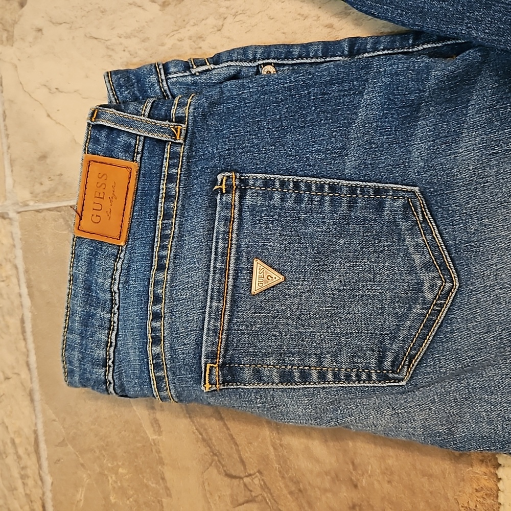 GUESS Jeans - Picture 2 of 3